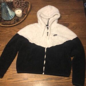 EUC Nike Sherpa  zip up jacket